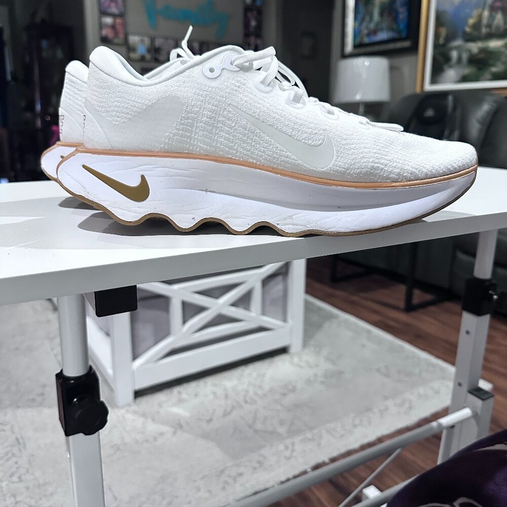 Nike Motiva Sneakers